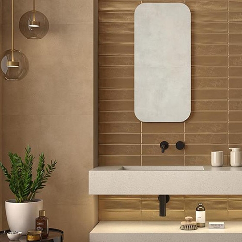 Gouden wandtegels of tegels in goud voor de keuken of badkamer.