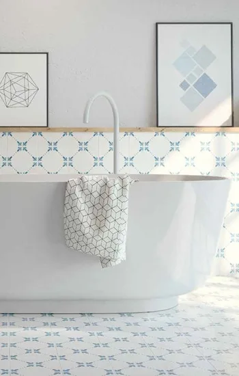 Delft blauwe patroontegels 20x20cm voor vloer en wand met een klassiek en tijdloos karakter. Ideaal voor keuken, badkamer, toilet of inkomhal en perfect als tegel­tapijt of accentwand. Ontdek ze in onze toonzaal in Ieper.