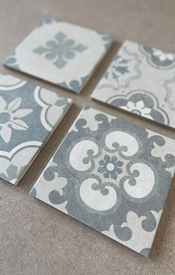 Patroontegels 15x15 cm voor de wand in keuken, badkamer of toilet. Keramische wandtegels met geometrisch patroon en karaktervolle uitstraling. Ideaal voor een accentmuur of volledige betegeling met tijdloos design. Ontdek de mogelijkheden bij Top Tegel 04 in West-Vlaanderen.