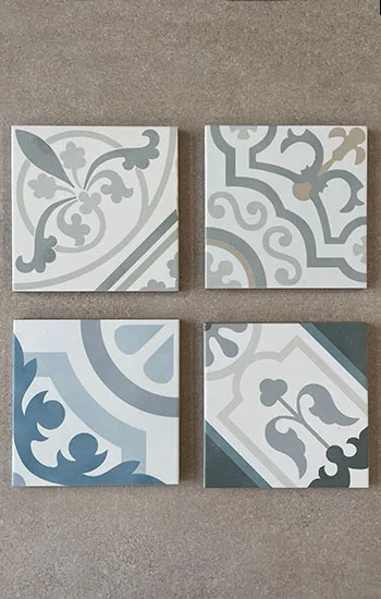 Patroontegels 15x15 cm in lichte kleuren voor vloer en wand bij Top Tegel 04. Ideaal voor keuken, badkamer, toilet of slaapkamer. Creëer een fris, karaktervol interieur met duurzame keramische tegels en tijdloze patronen. Kom langs in onze toonzaal in West-Vlaanderen.