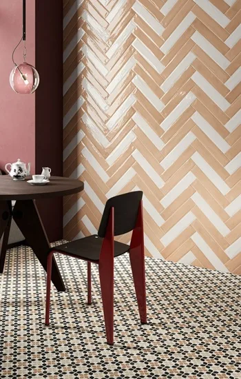 Terrazzo patroontegels op vloer en wand voor een speels en stijlvol geheel. Keramische tegels met karakter, ideaal voor badkamer, keuken of inkomhal. Ontdek de collectie in onze toonzaal in Ieper.