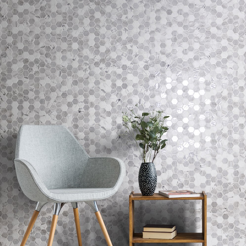 Hexagonale mozaiek tegels in grijs met marmer te koop bij Top Tegel 04 in Geluveld, West Vlaanderen.