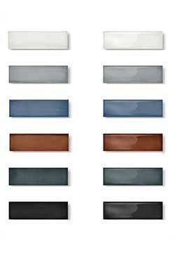 Deze wandtegels bestaan in mat en blinkend in verschillende kleuren. rood, grijs, blauw, zwart, groen.