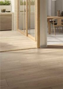 Parkettegels voor terras en binnen in licht beige eik.