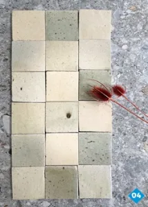 Goedkope wandtegels vind je in onze kleine tegels outlet. Neem een kijkje voor promoties en aanbiedingen in keramische badkamertegels, visgraat tegels, kitkat tegels of echte marokkaanse zelliges. Zoals deze vietnamese zelliges in beige