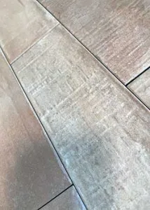 rechthoekige en langwerpige keramische cotto of terracotta tegels in licht rood, roze grijs. Kunnen zowel als vloer of wand. Snel beschikbaar in onze stockverkoop voor doe het zelvers.