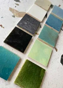 Goedkope wandtegels vind je in onze kleine tegels outlet. Neem een kijkje voor promoties en aanbiedingen in keramische badkamertegels, visgraat tegels, kitkat tegels of echte marokkaanse zelliges. Zoals deze vietnamese zelliges in verschillende kleuren