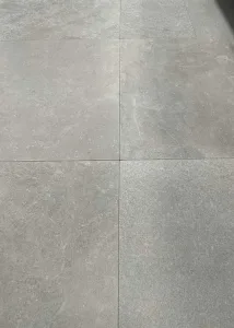 Keramische vloertegels 1cm in de tegeloutlet van TopTegel in West Vlaanderen.