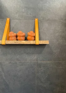 Stockverkoop en outlet in eerste keuze donker zwart leisteen look tegels bij Top Tegel in West Vlaanderen, Ieper.