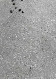 Terrastegels in moderne betonlook met spikkels zoals gepolierde beton