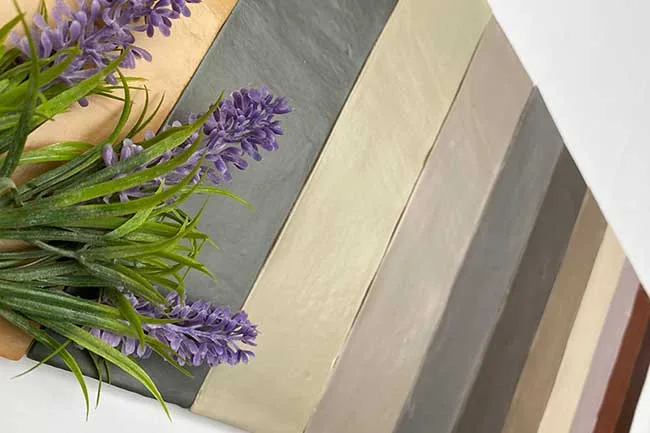 Volledig kleurenoverzicht van de Revoir Paris Provence collectie met 11 matte wandtegels. Elke kleur – van zacht Coquille tot diep Petrol – heeft een parelmoerachtige toets en golvend oppervlak. Ideaal voor keuken, badkamer of accentmuur. Te koop bij Top Tegel 04 in Ieper.