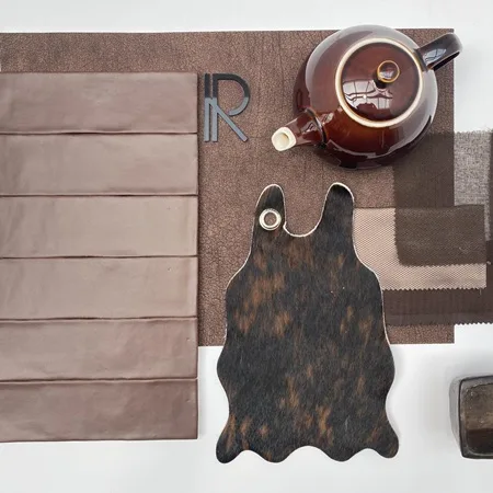 Inspirerend moodboard met Revoir Paris Provence Chocolat wandtegels. De diepe, warme bruintint en matte, licht golvende textuur zorgen voor een gezellige en tijdloze sfeer. Perfect te combineren met natuurlijke materialen. Verkrijgbaar bij Top Tegel 04 in Ieper.