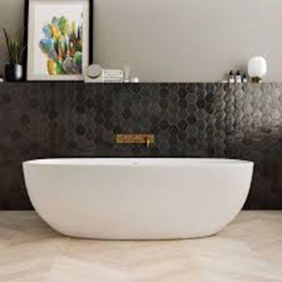 Badkamer met hexagon wandtegels in zwart. 