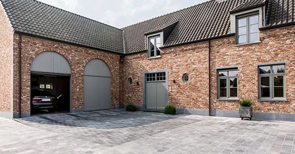 Landelijke woning in natuursteen en parket.