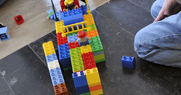 Hoe kan je een overgang maken van parketvloer naar blauwsteen.