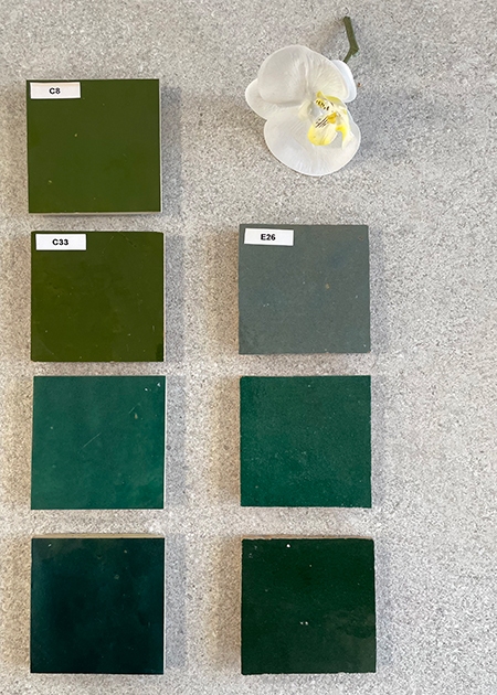 Donker groene rustieke en artisanale wandtegels