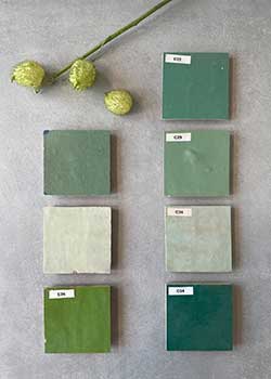 Licht groene zelliges voor de wand in de keuken of badkamer. 