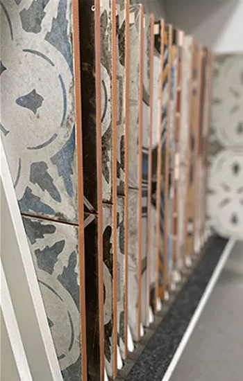 De collectie FS patroontegels van Peronda is te koop bij Top Tegel 04 in West-Vlaanderen. Ontdek decoratieve keramische tegels met vintage uitstraling, ideaal voor vloer of wand in hal, keuken of badkamer. Kom langs in onze toonzaal en bekijk de verschillende patronen en kleuren.