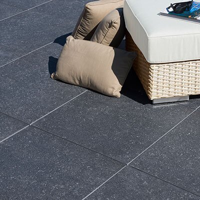 Keramische terrastegels in blauwsteen look 60x60cm.