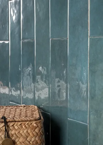 Donker blauwe keramische zelliges voor de spatwand in de keuken of badkamer te koop bij Top Tegel 04 in West Vlaanderen.