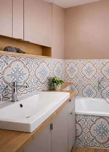 Kom langs naar ons tegelhuis en ontdek de volledige collectie vloer en wandtegels van revoir paris.