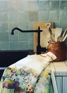 Goedkope zelliges in turquoise of appelblauwzeegroen in de wandtegel outlet van Top Tegel in West Vlaanderen. Kunnen zowel in de keuken, badkamer als toilet geplaatst worden.