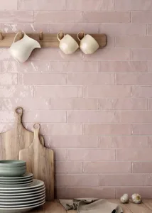 Equipe Tribecca snel leverbaar en op stock in de kleine wandtegel outlet van toptegel. Goedkope langwerpige keramische zelliges in licht roze met verouderde kanten. In de wandtegel outlet van Top Tegel 04 in West Vlaanderen.
