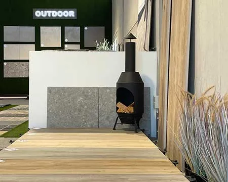 Kom langs naar onze indoor terras expo met keramische terrastegels 2cm dik en natuursteen oprit tegels. Kom langs en ontdek onze tuintegels in 60x60, 80x80, 90x90, 100x100 2cm dik voor buiten.