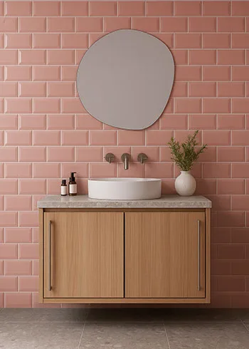 badkamer inspiratie; Deze moderne badkamer is een combinatie van roze metrotegels en grijze ceppo vloertegels. 