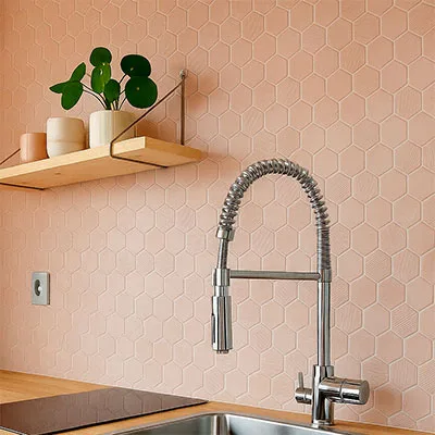 Wie op zoek is naar een design reeks hexagon mozaiek tegels zit met deze hex reeks van terratinta goed. De natuurlijke kleuren en zachte pastel tinten van deze reeks passen zowel in een moderne woning als in een retro interieur.