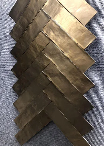 Revoir Paris Atelier Lux Gold wandtegels in goud geven je interieur een rijke, luxueuze uitstraling. Een stijlvolle keuze voor wie houdt van design, glans en een warm kleuraccent.