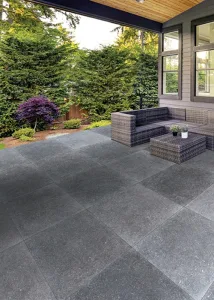 Te koop in de tegeloutlet van Top Tegel: terrastegels 90x90x2cm in keramische blauwe steen