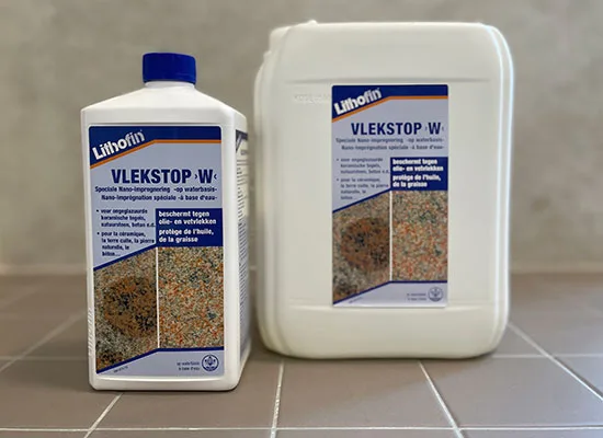 Bescherm je Winckelmans tegels met Vlekstop W van Lithofin. Essentiële voorbehandeling tegen vlekken. Te koop bij Top Tegel 04 in Geluveld, regio Ieper, Kortrijk en Menen.