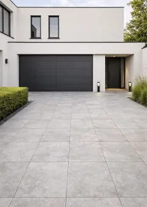 Goedkope licht grijze keramische terrastegels 60x60x2cm te koop in onze outlet voor doe het zelvers in West Vlaanderen van Top Tegel 04.