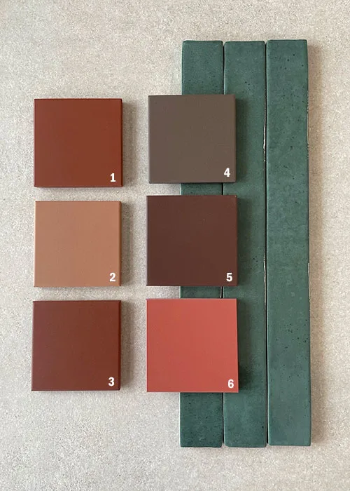 Moodboard met terracotta en rode tegels 10x10 gecombineerd met groene wandtegels, keramische tegels van Winckelmans, Pavigres en Topcer voor vloer en wand in keuken en badkamer