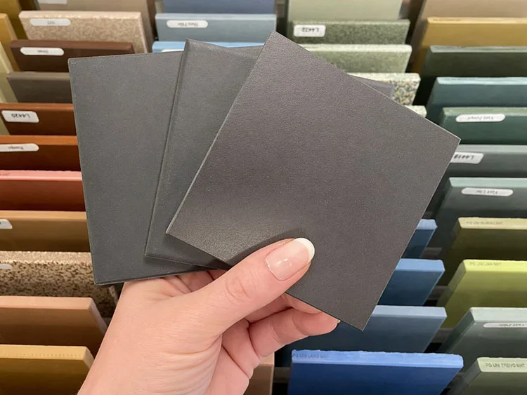 Vergelijking van retro tegels 10x10 cm van Winckelmans, Pavigres en Topcer met verschillen in kleur, afwerking en kwaliteit voor vloer en wand in keuken en badkamer. Lees meer op ons blog.